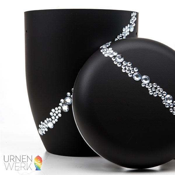 Bio Urne Strass Band schräg und Deckel mit Deko -Urnenwerk - Ind Prinzessin Strass Diadem Urne mit Deckelansicht