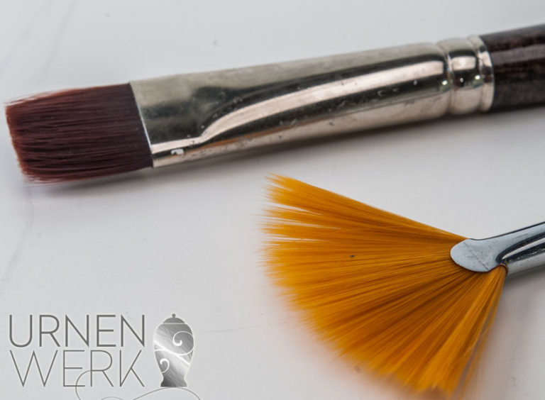 Pinsel mit denen ich im Urnenwerk die Künstlerurnen bemale