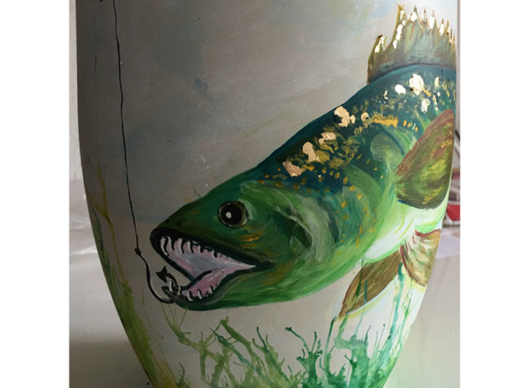 Zander Wunschurne mit "Teich-Hintergrund" und Angelhaken.